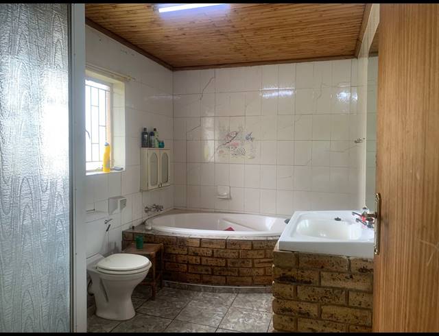 8,565M² SMALLHOLDING FOR SALE IN WESTONARIA
